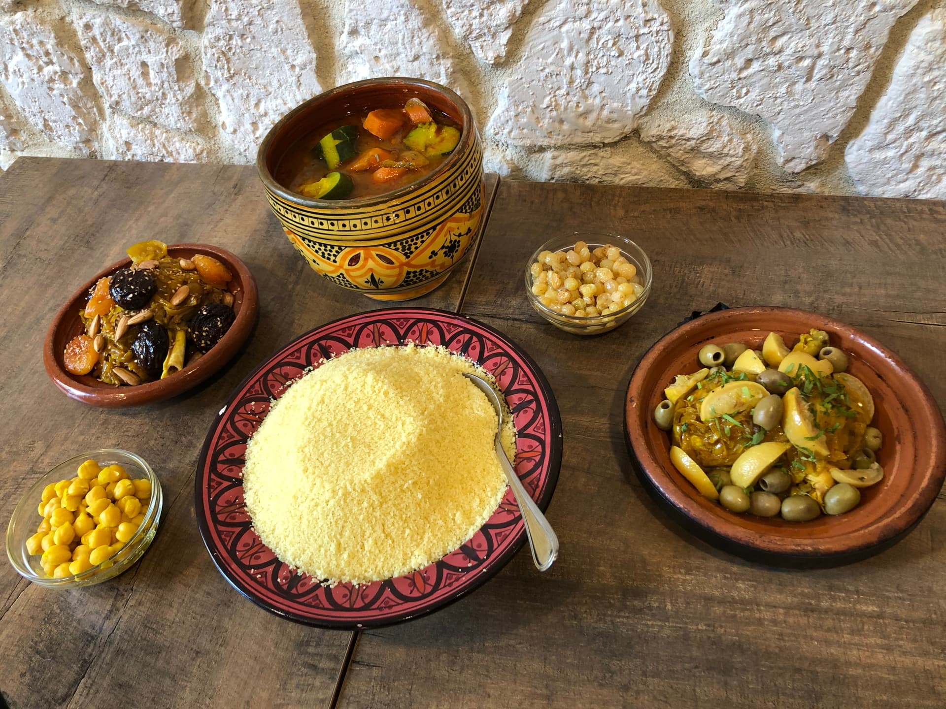 Service traiteur Kasbah — Présentation de plats marocains